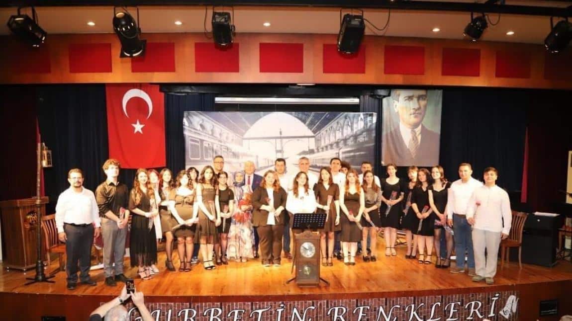Nazilli Anadolu Lisesinden şiir ve müzik şöleni ..